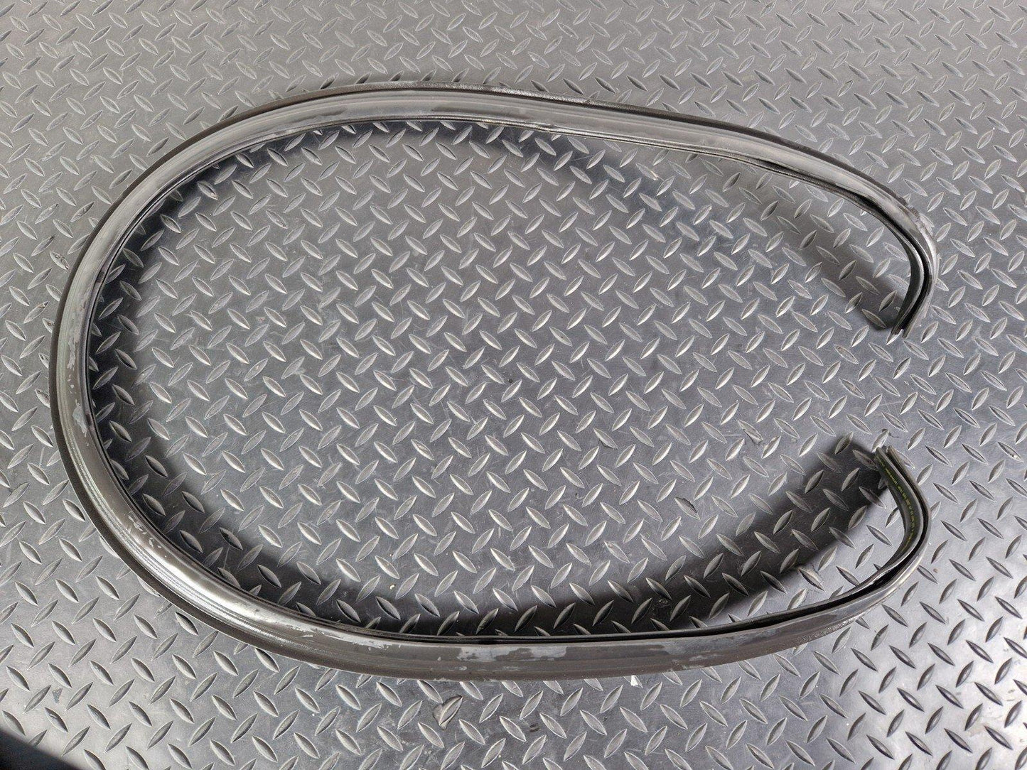 18-ON MERCEDES BENZ SPRINTER W907 OEM BONNET RUBBER SEAL A9108870000