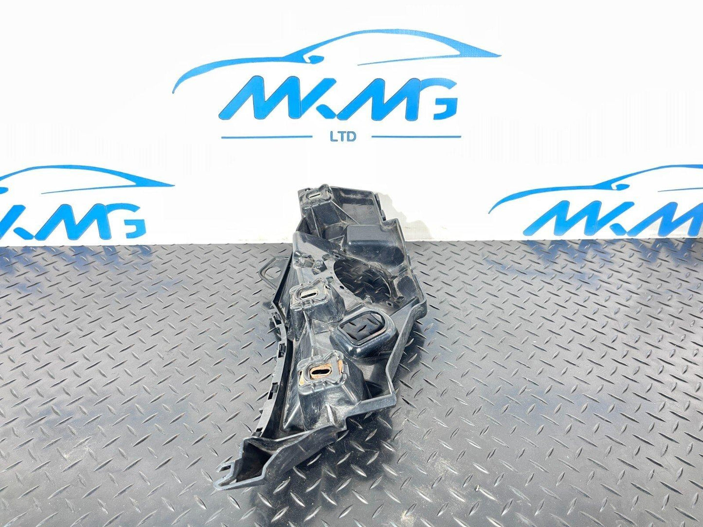 14-21 MERCEDES C CLASS W205 HYBRID BATTERY CHARGER PLASTIC BRACKET A2058852665