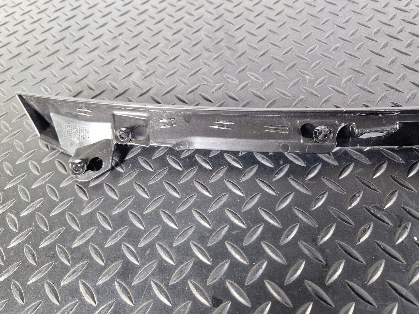 14-19 MERCEDES BENZ GLA X156 UNDER BONNET WINDSCREEN WASHER JET TRIM A1768600014