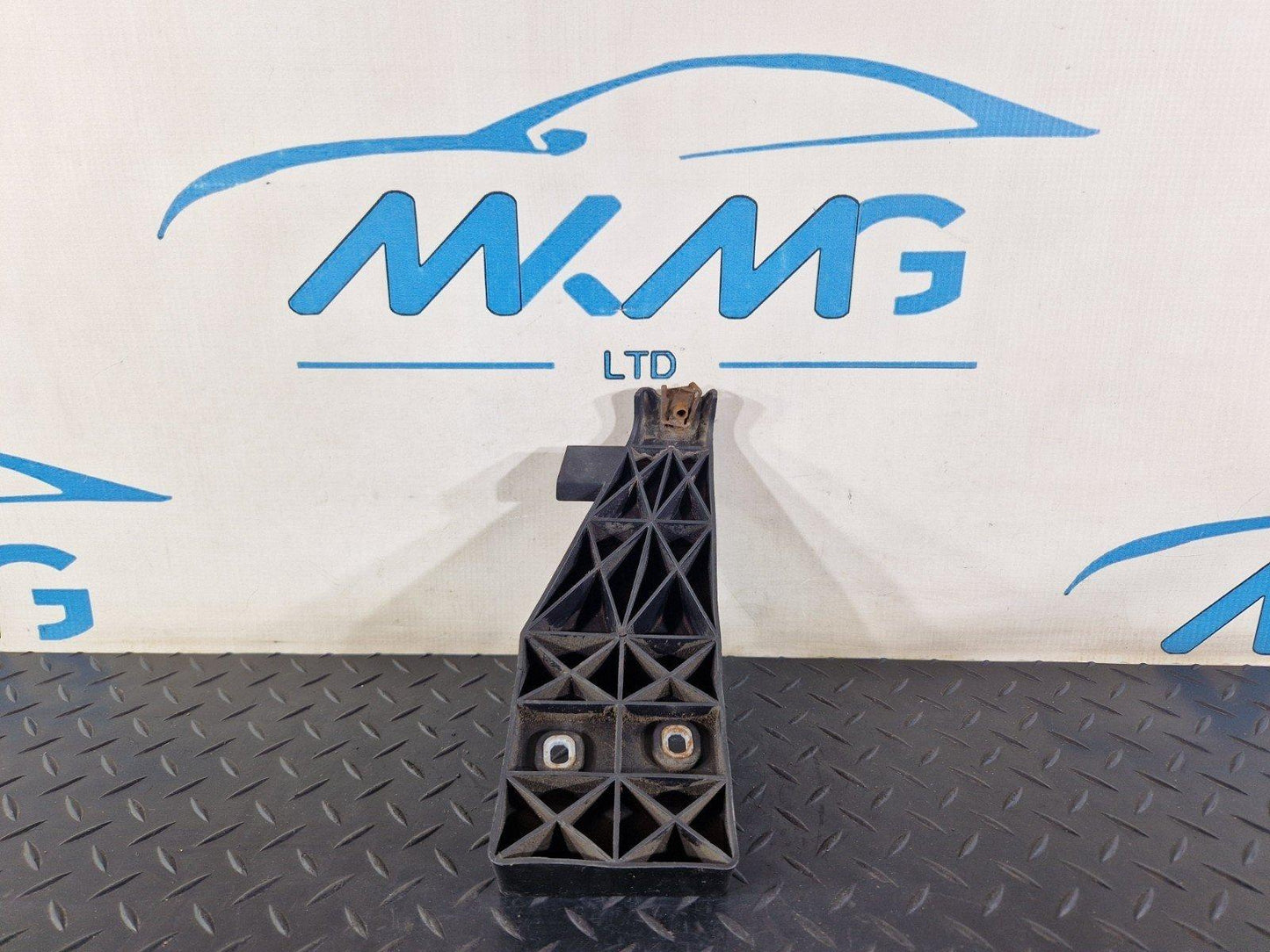 11-19 MERCEDES BENZ ML W166 GENUINE BRACKET A1668850140 (DAMAGED)