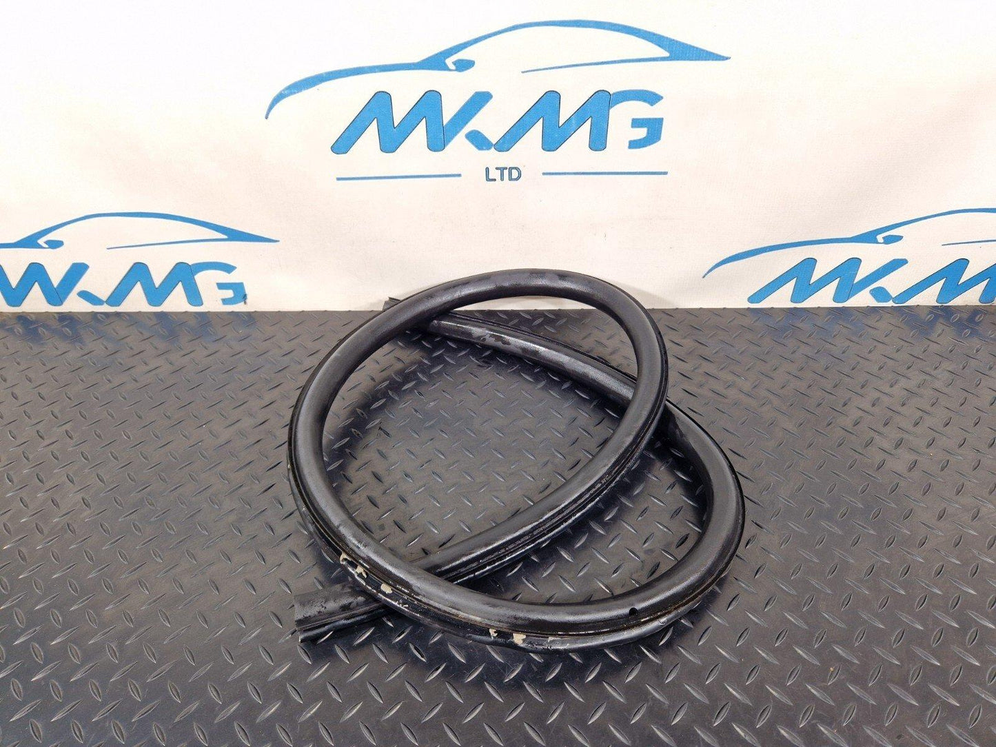 12-17 AUDI S5 CONVERTIBLE FRONT LOWER DOOR RUBBER SEAL 8F0831707
