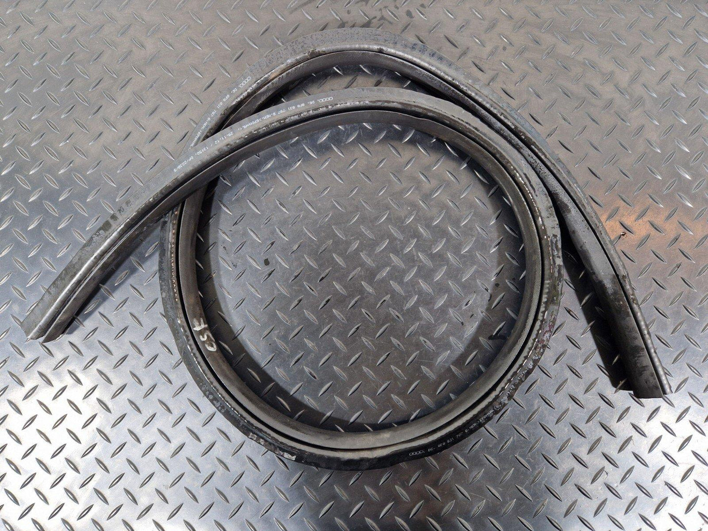 12-17 AUDI S5 CONVERTIBLE FRONT LOWER DOOR RUBBER SEAL 8F0831707