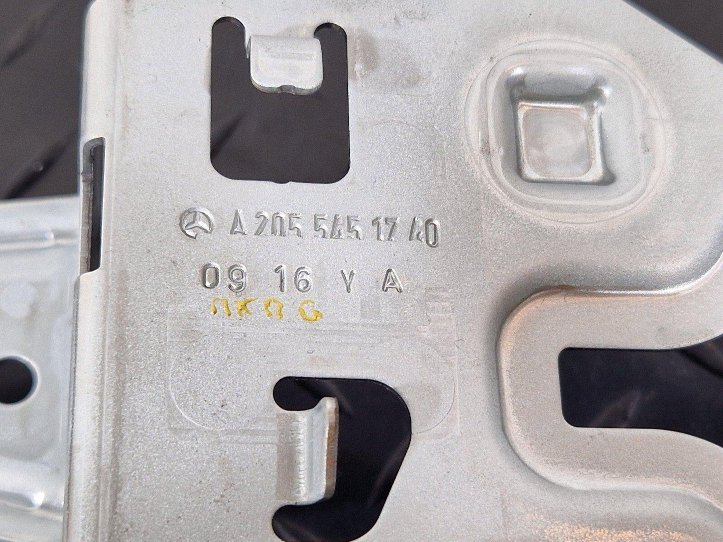 14-21 MERCEDES BENZ C200 W205 FUSE BOX RELAY HOLDER BRACKET A2055451740