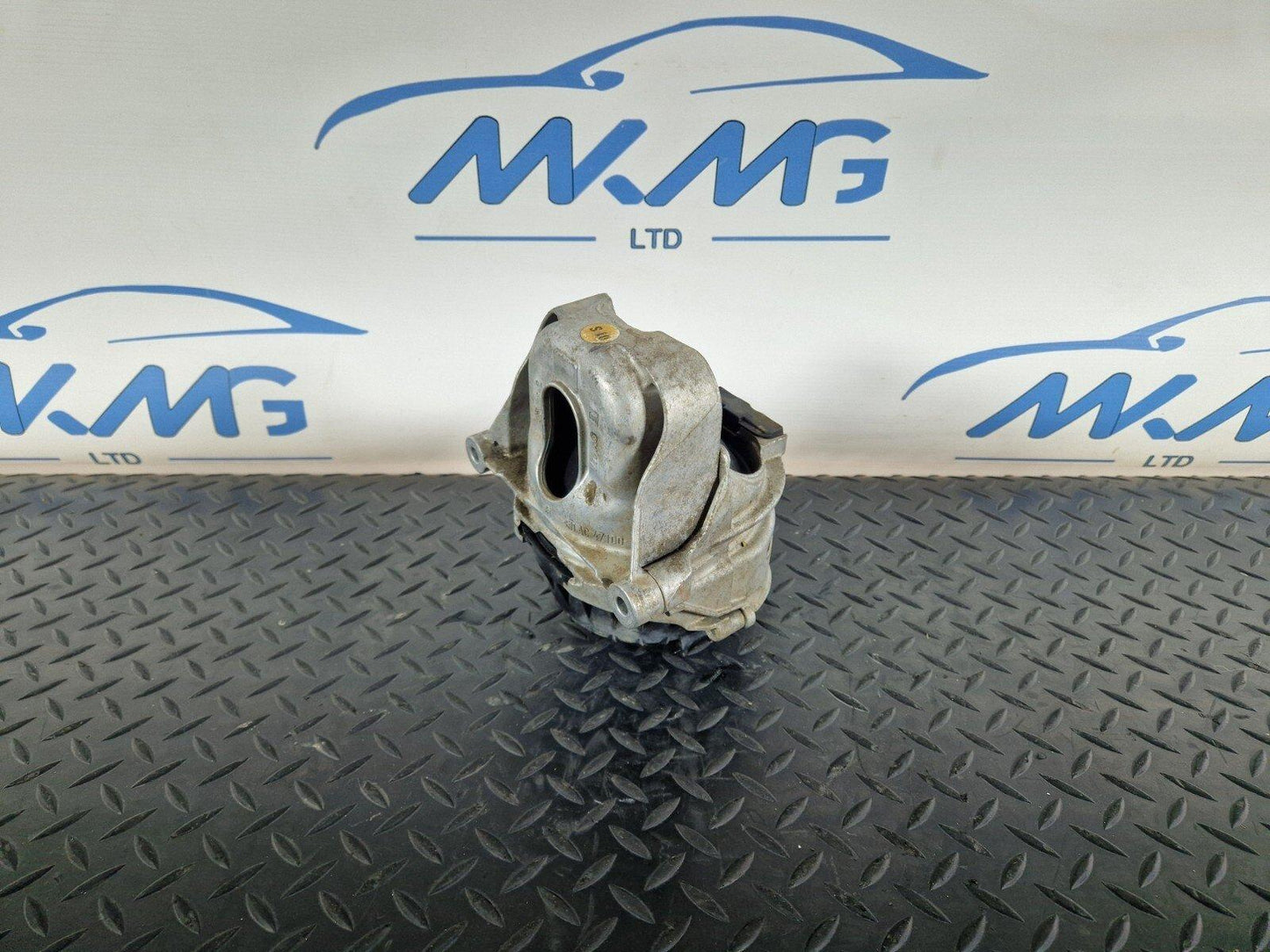 16-19 AUDI A4 AVANT B9 GENUINE LEFT PASSENGER SIDE ENGINE MOUNT 4M0199371FH