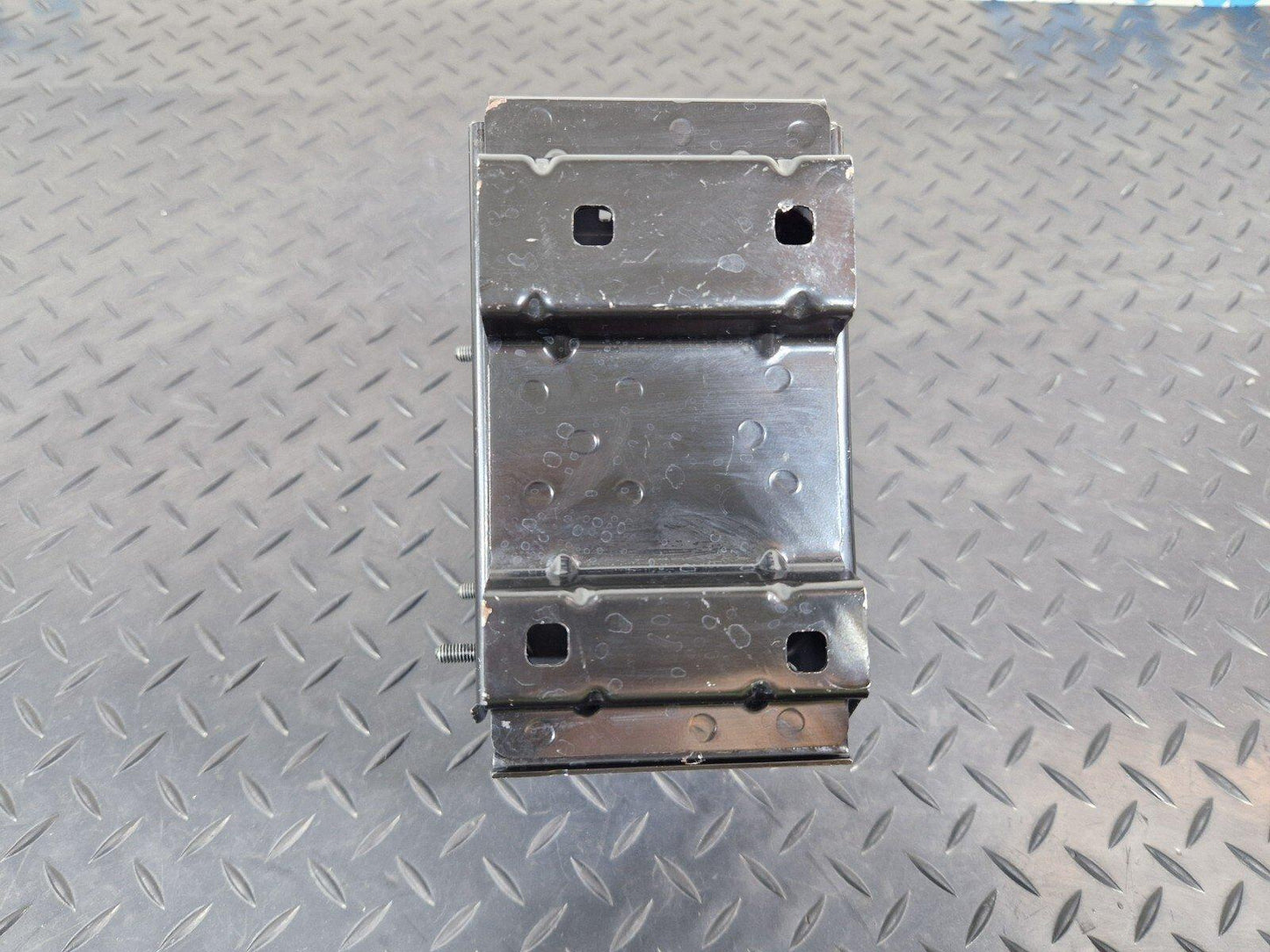 14-23 MERCEDES BENZ VITO W447 GENUINE BATTERY TRAY HOLDER BRACKET A4475402640