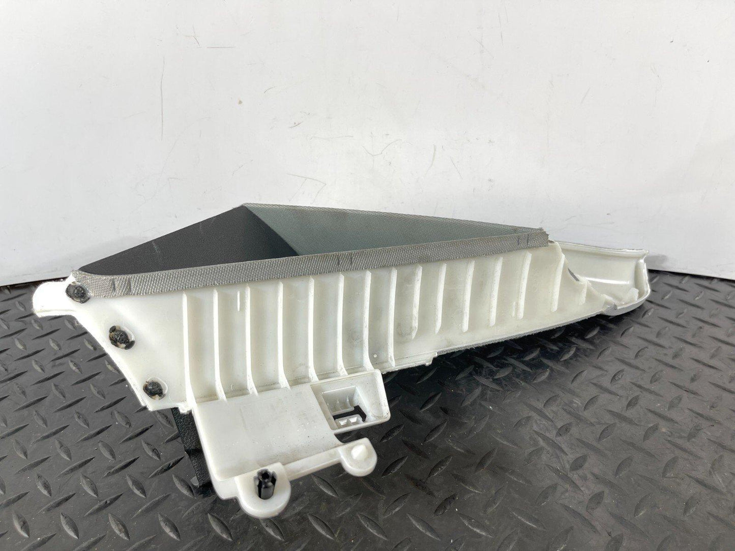 16-19 AUDI A4 B9 SALOON GENUINE REAR LEFT N/S C-PILLAR COMPLETE TRIM 8W5867287A