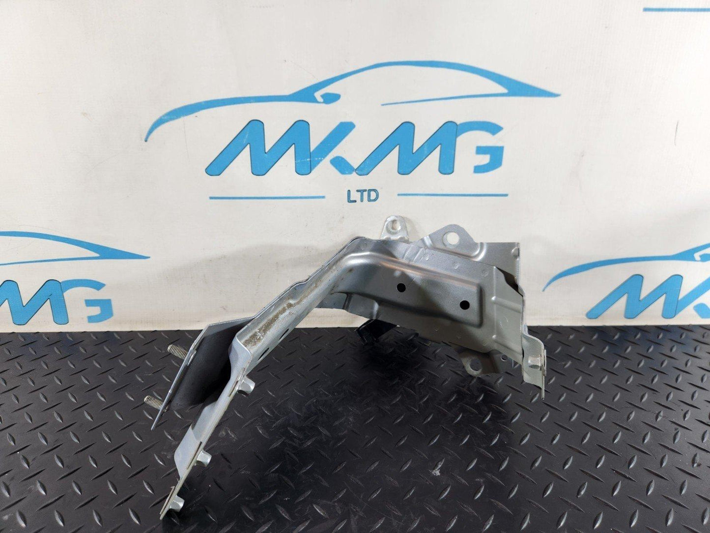 16-20 AUDI Q7 4M FRONT LEFT N/S WING BRACKET HOLDER 4M0821137B 4M0821161B