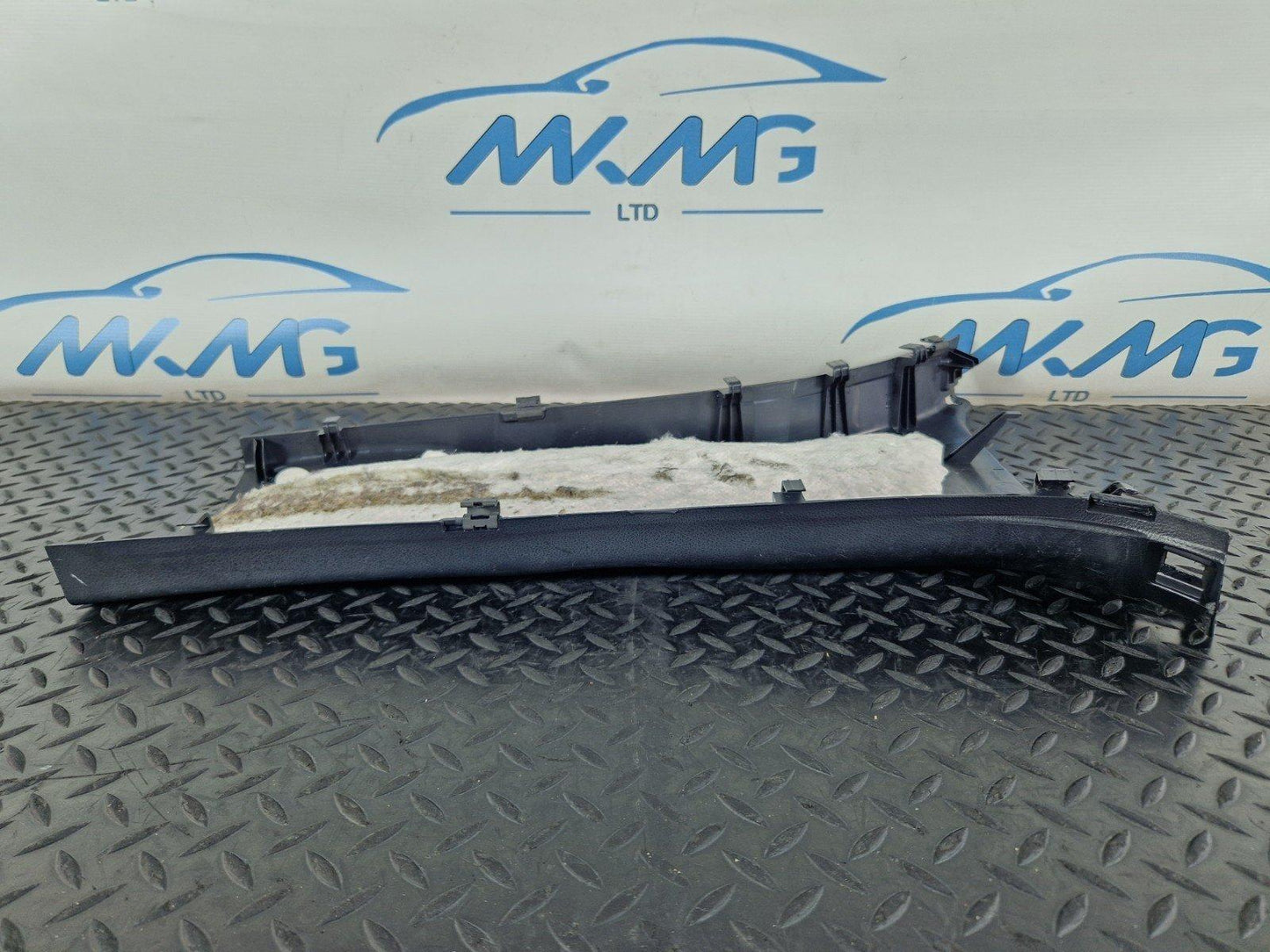 11-19 MERCEDES BENZ ML W166 GENUINE RIGHT LOWER B PILLAR TRIM A1666902625