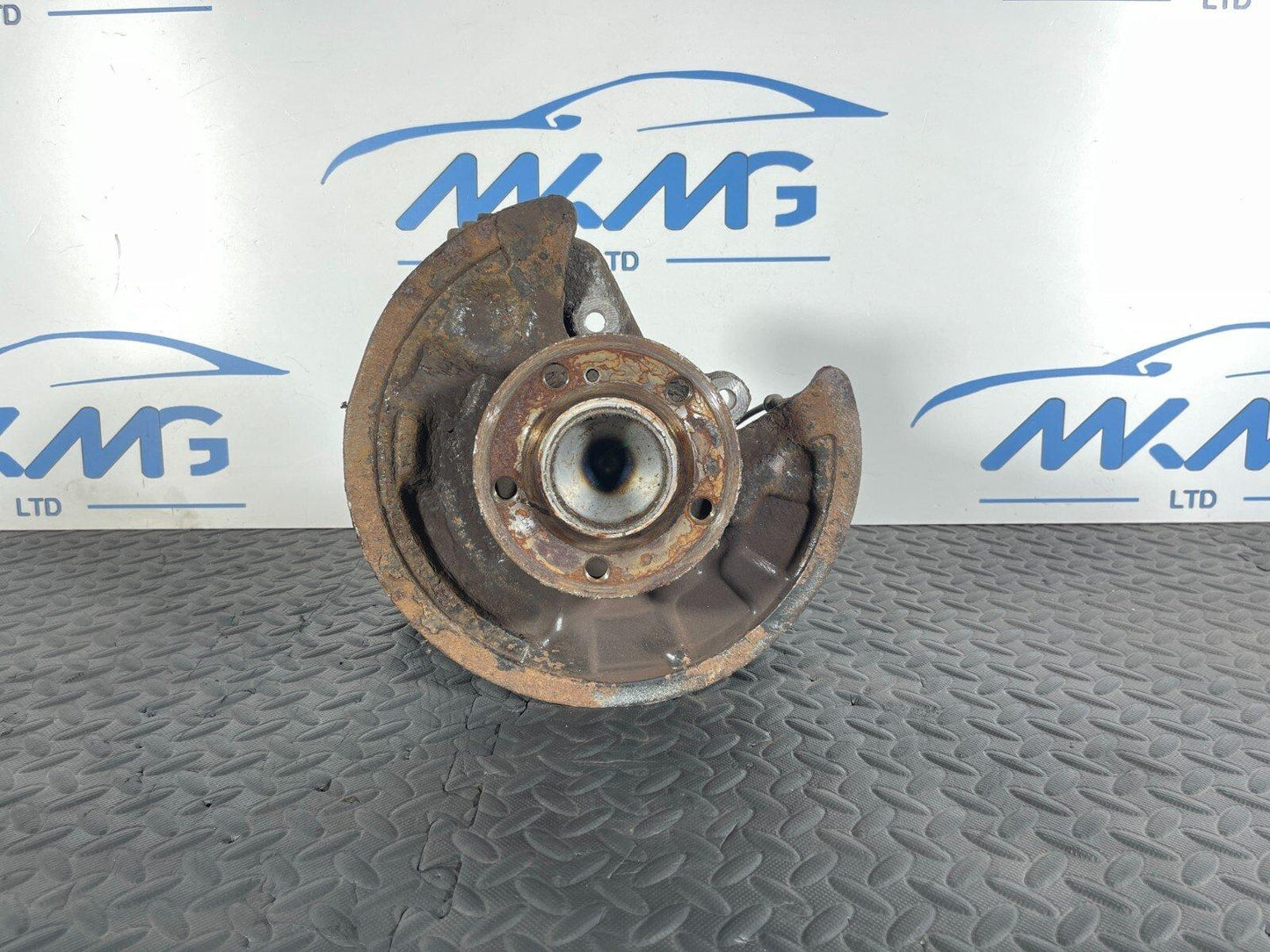 12-18 MERCEDES A B CLA W176 W246 C117 REAR RIGHT DRIVER SIDE WHEEL HUB 2460406