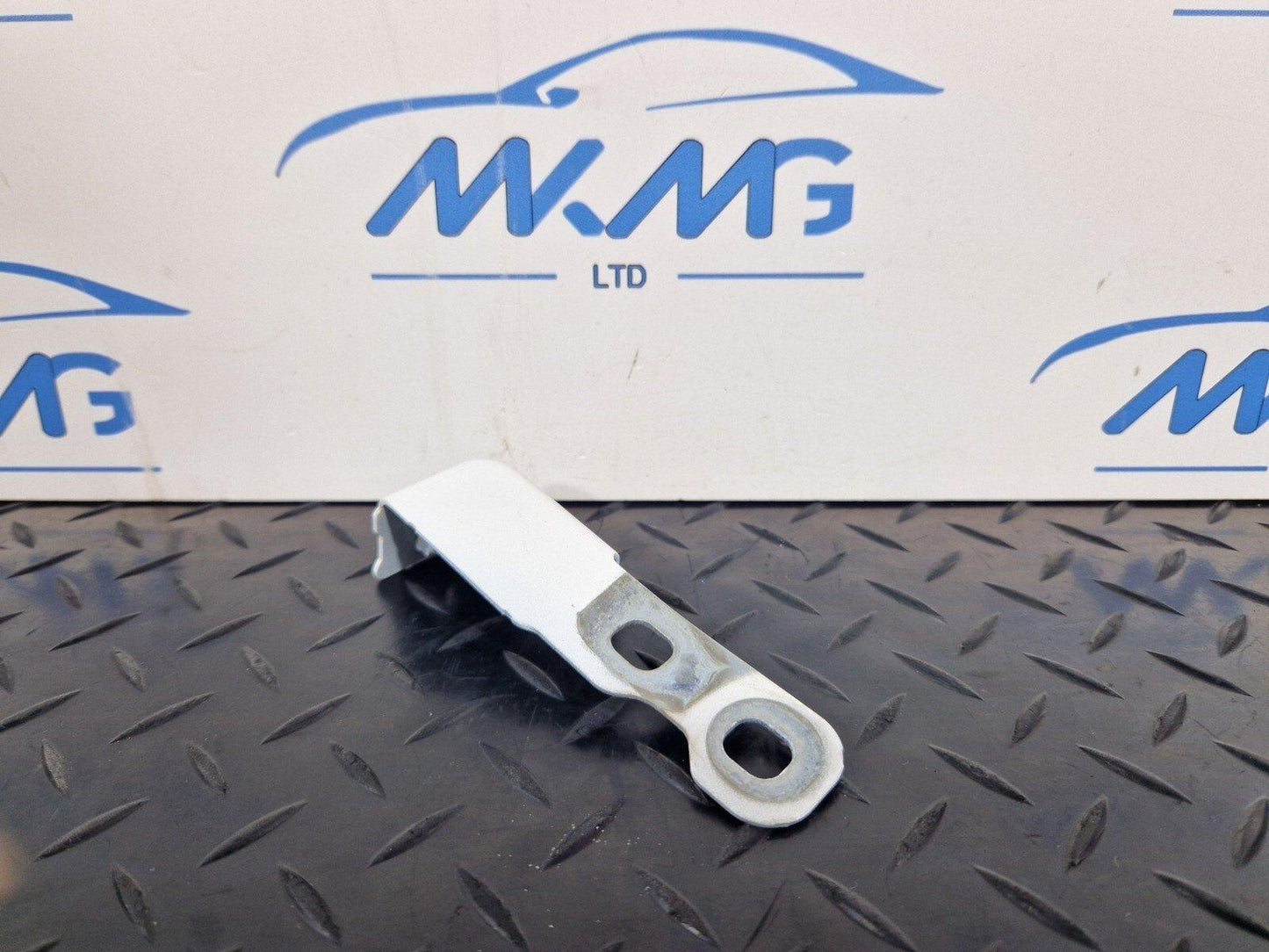16-23 AUDI S5 COUPE GENUINE WING FENDER BRACKET FRONT LEFT 8W6821433
