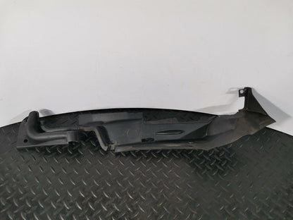 16-19 AUDI A4 B9 SALOON GENUINE RIGHT DRIVER SIDE WING PANEL  SEAL 8W0821170