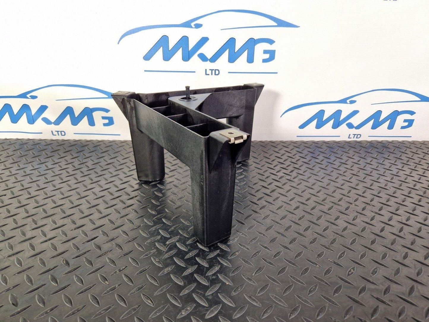 18-ON MERCEDES BENZ A CLASS W177 GENUINE MOUNT BRACKET A1776827500