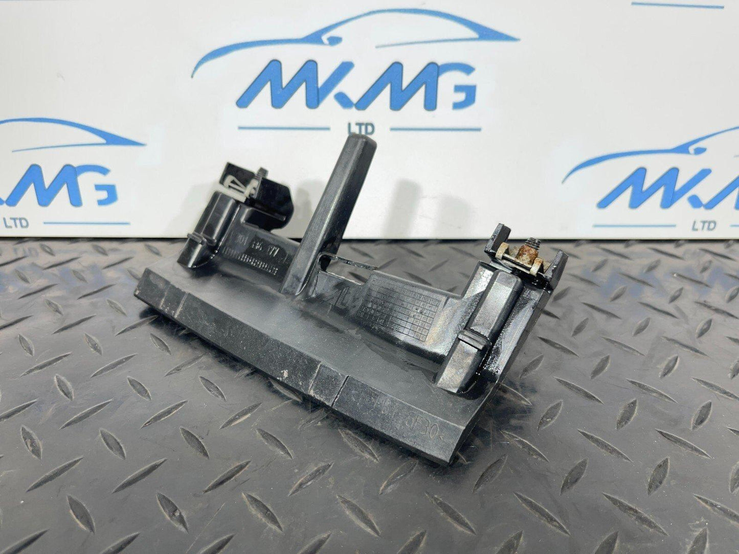 14-21 BMW 2 SERIES F45 F46 FRONT PASSENGER SIDE HEADLIGHT BRACKET 1301336177