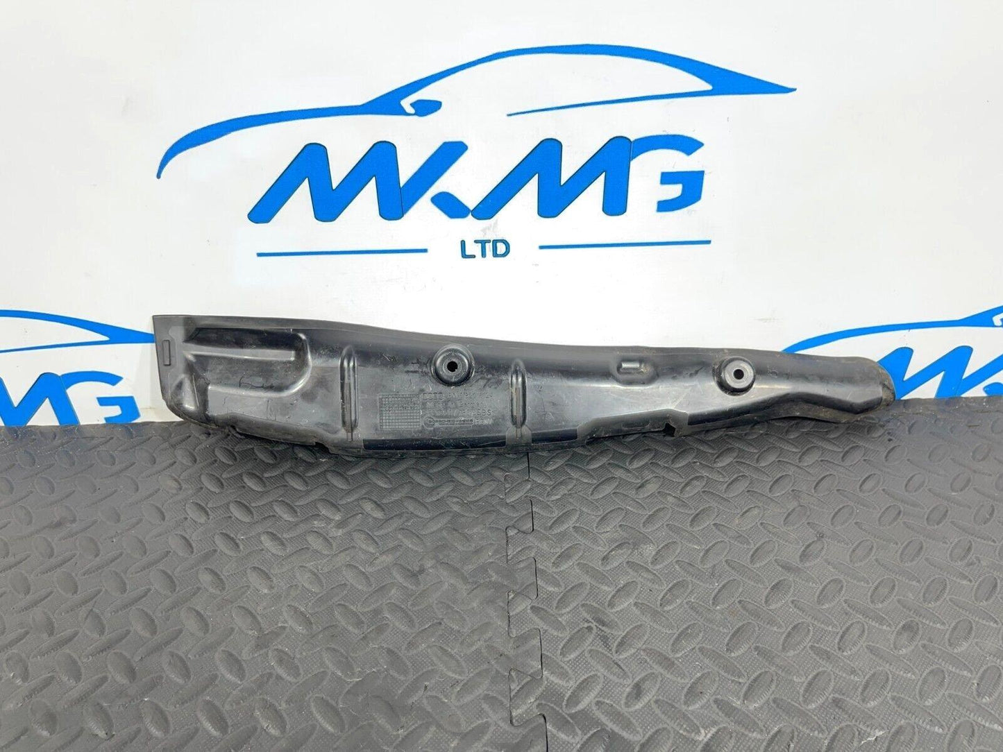 16-19 AUDI A4 B9 AVANT GENUINE FRONT RIGHT WING FILLER INSULATOR 8W0821112