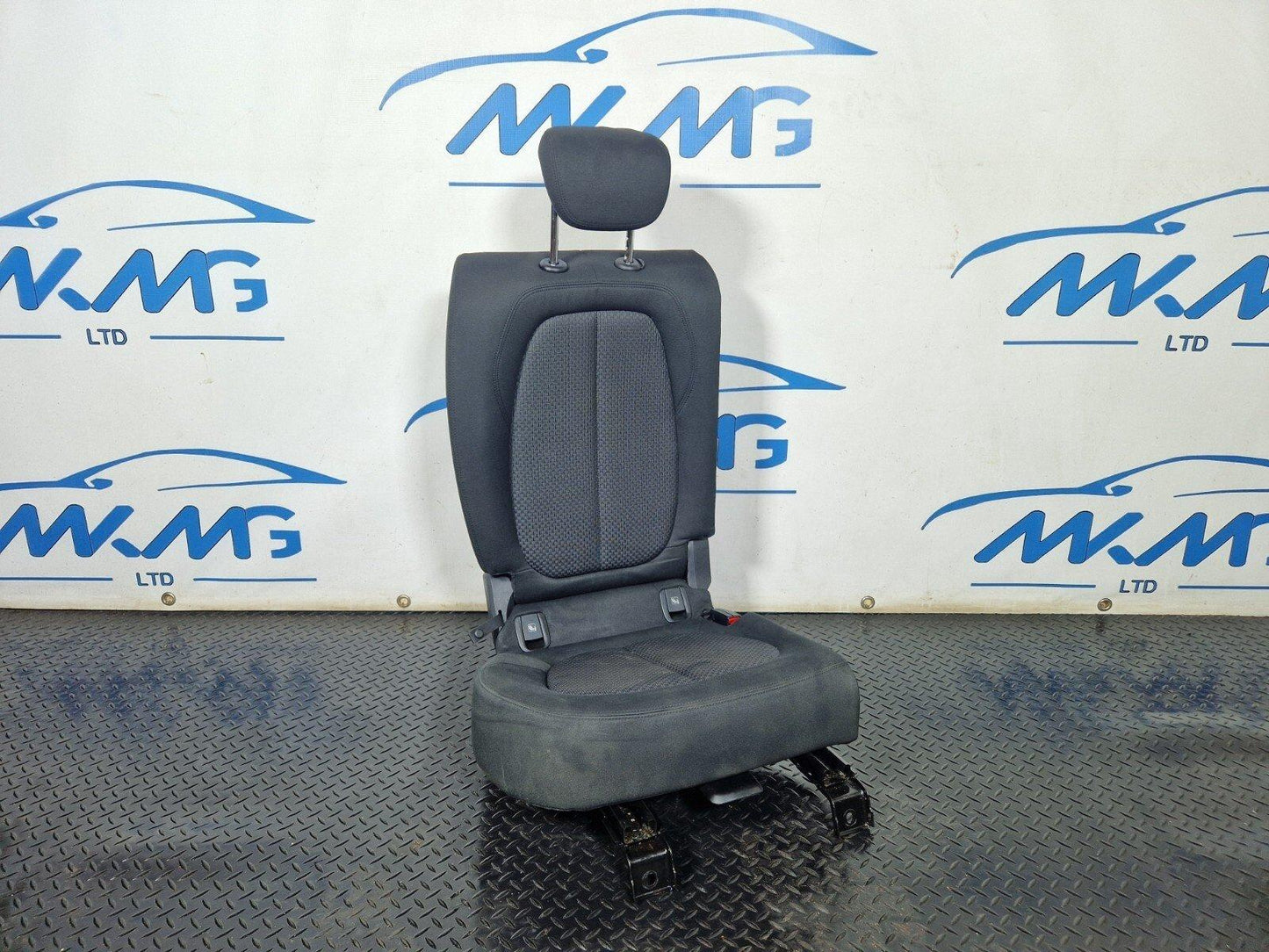BMW 2 X1 F48 F46 F45 GENUINE REAR O/S 2ND ROW COMPLETE CLOTH SEAT WITH HEADREST