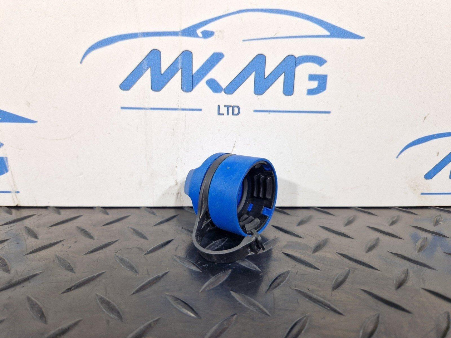14-21 MERCEDES BENZ C220D W205 GENUINE OEM ADBLUE FILLER CAP A2224700105