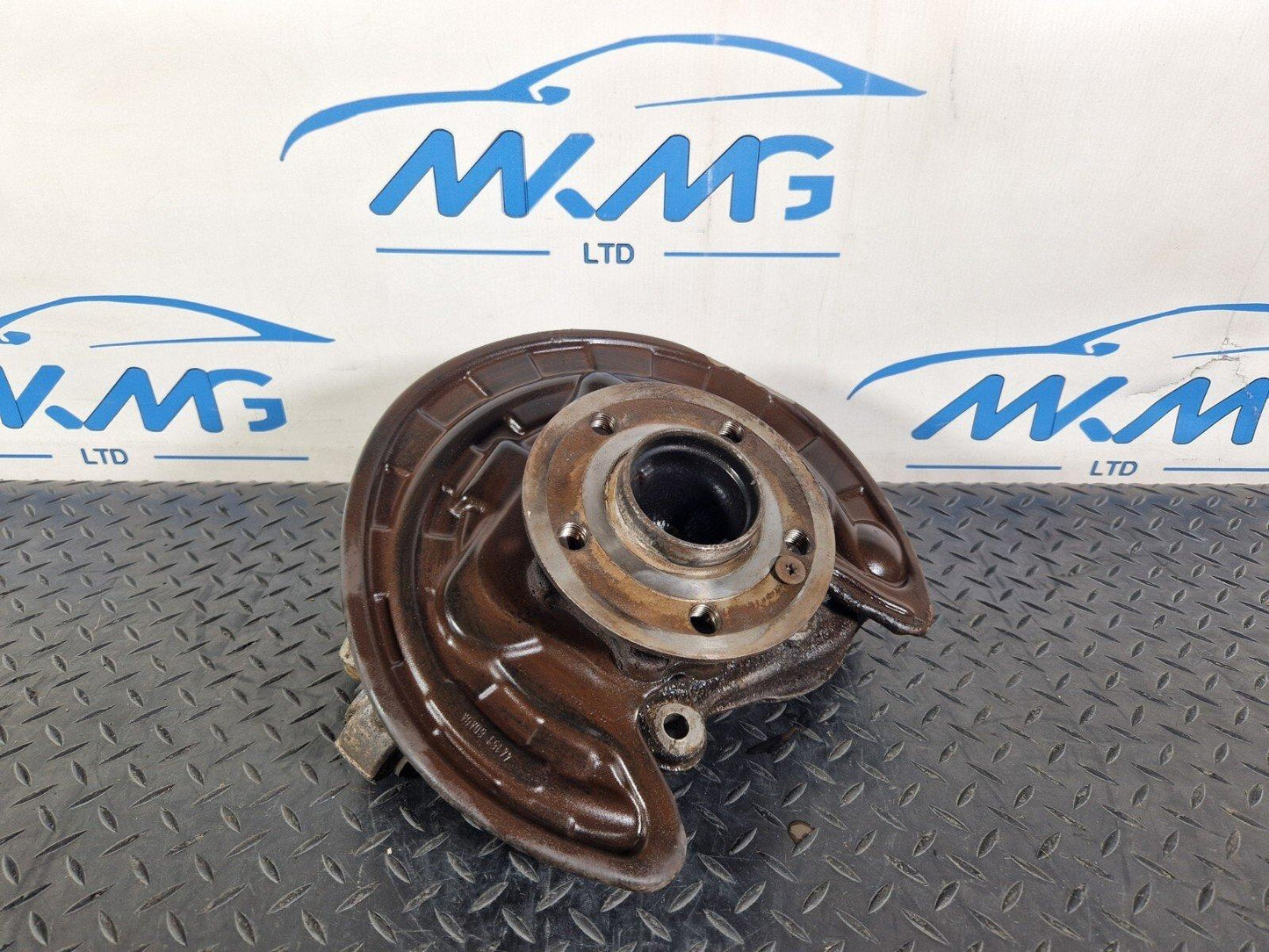 19-ON MERCEDES BENZ B CLASS W247 GENUINE DRIVER SIDE REAR WHEEL HUB A2473571400