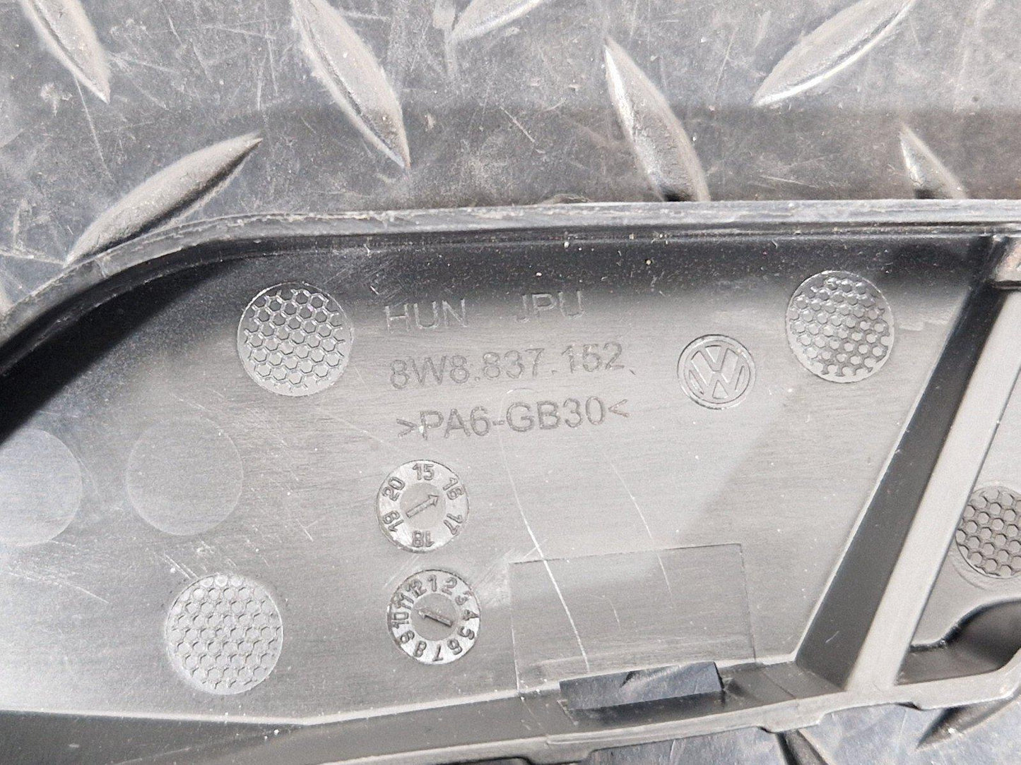 16-23 AUDI A5 F5 SPORTBACK FRONT DOOR SEAL BRACKET 8W8837152