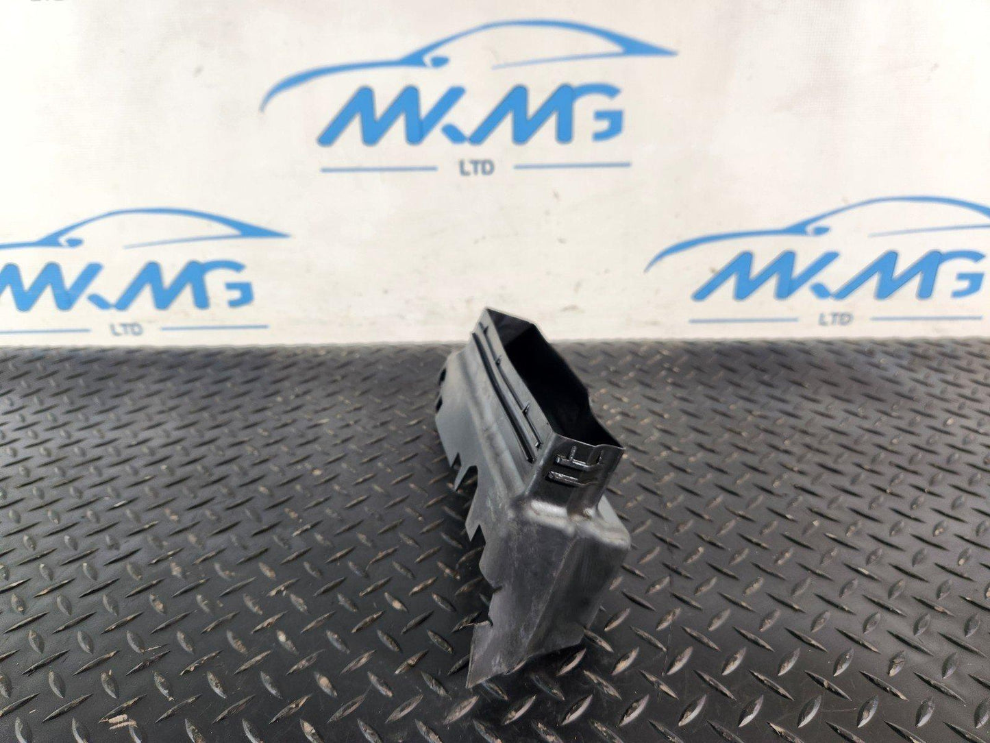 10-18 VW TOUAREG 7P GENUINE RADIATOR AIR GUIDE DUCT LEFT SIDE 7P6121395