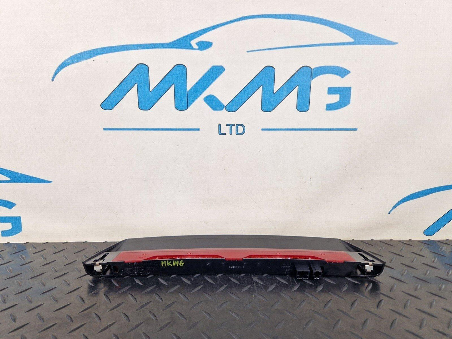 10-17 AUDI A8 4H REAR CENTER 3RD BRAKE STOP LIGHT 4H0945097A