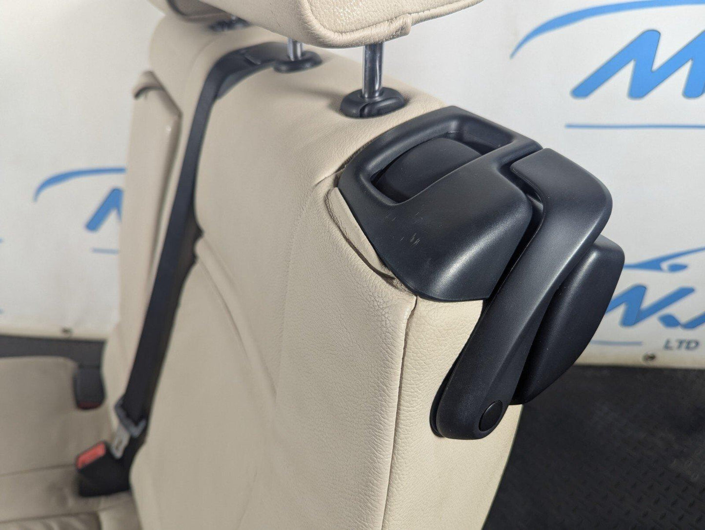10-13 BMW X5 E70 LCI GENUINE REAR LEFT SEAT WITH ARM REST 6975461
