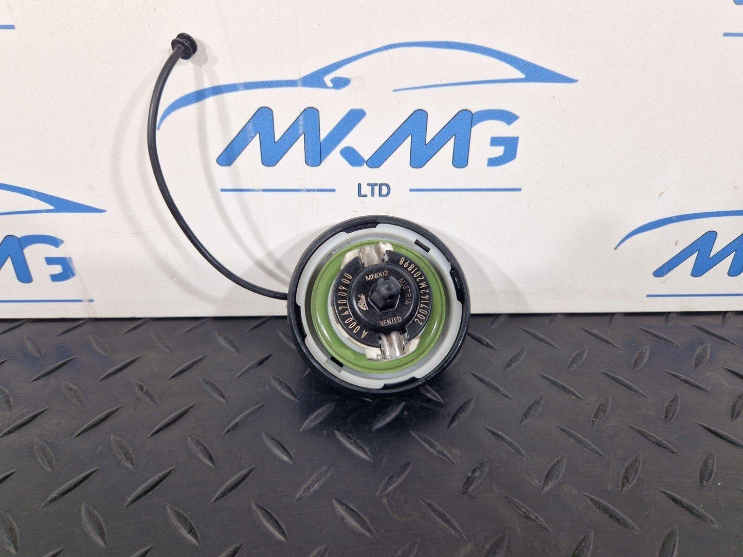 19-ON MERCEDES BENZ CLA C118 HYBRID FUEL TANK FILLER CAP A0004700900