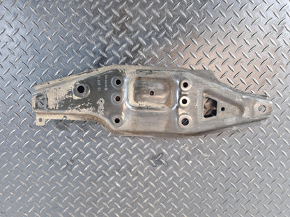 18-ON MERCEDES SPRINTER W907 FRONT BRACKET RIGHT LOWER MOUNT PLATE A9076220800