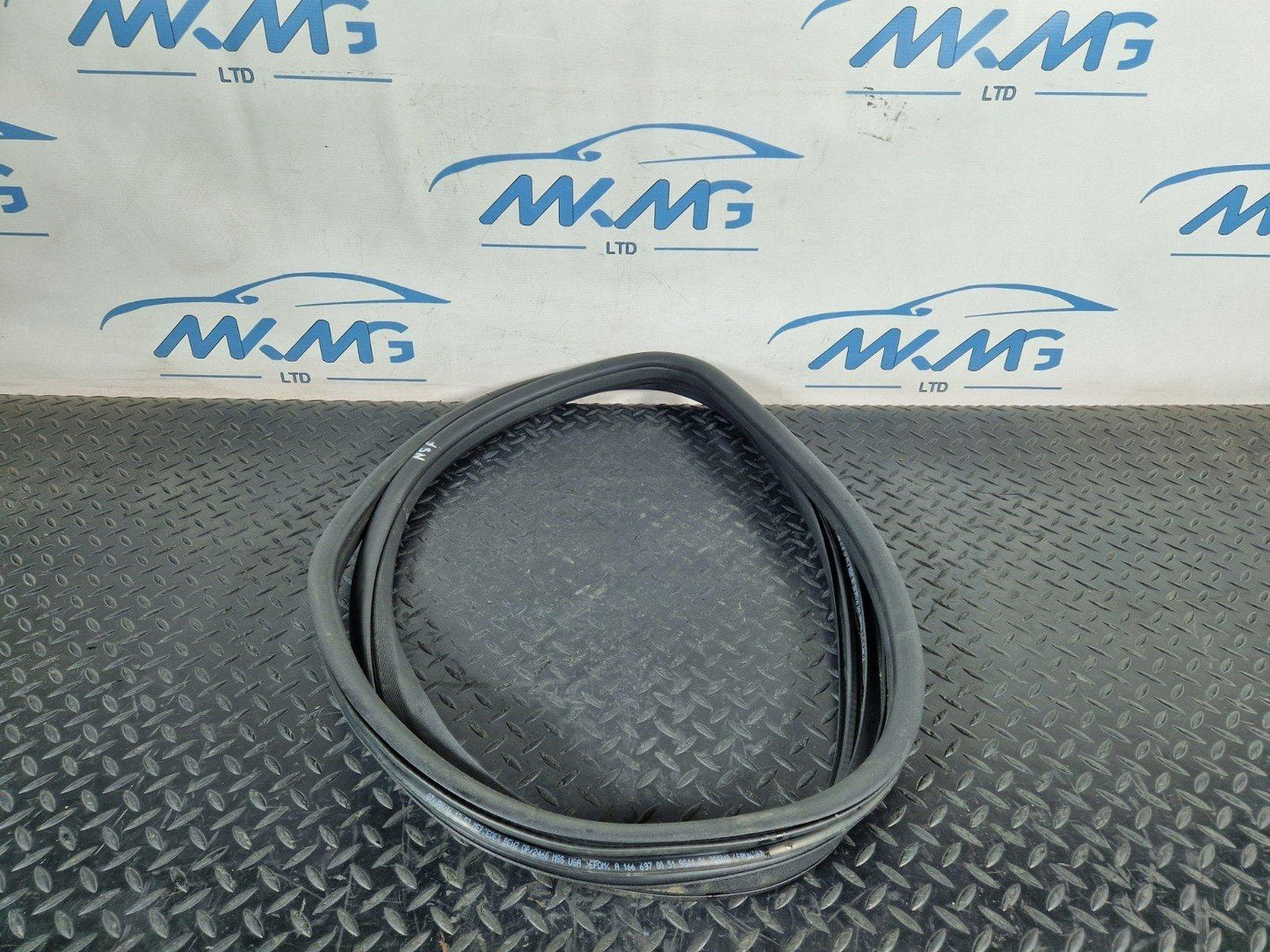 11-19 MERCEDES GLE ML W166 FRONT LEFT OR RIGHT SIDE DOOR RUBBER SEAL A1666970051
