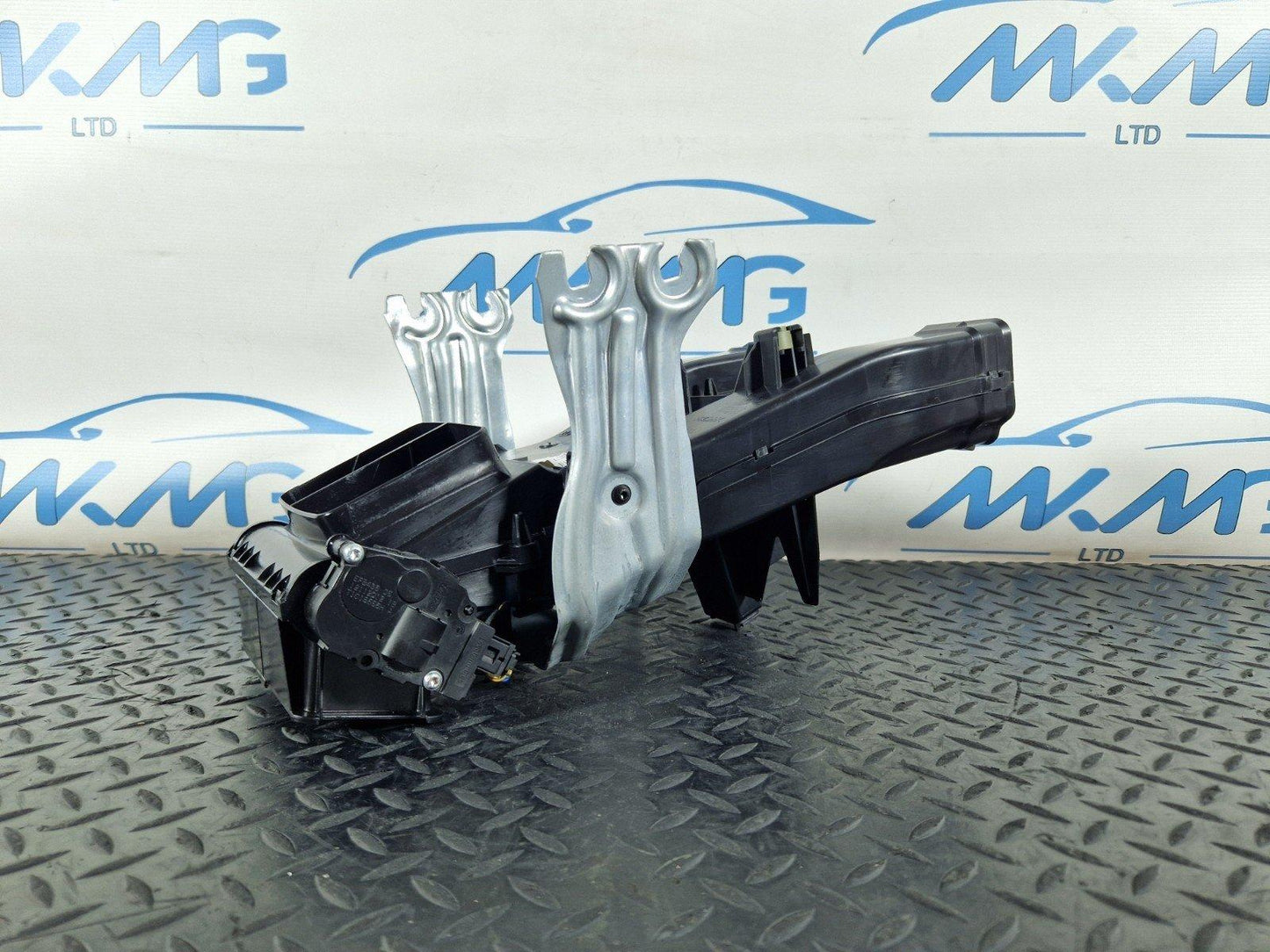 11-19 MERCEDES BENZ ML W166 AIR DISTRIBUTION AIR DUCT INTERIOR A1668301600