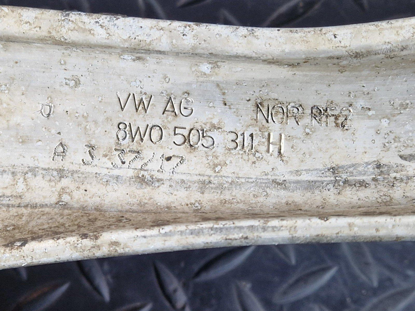 16-19 AUDI A4 B9 GENUINE REAR RIGHT OR LEFT SIDE LOWER CONTROL ARM 8W0505311H
