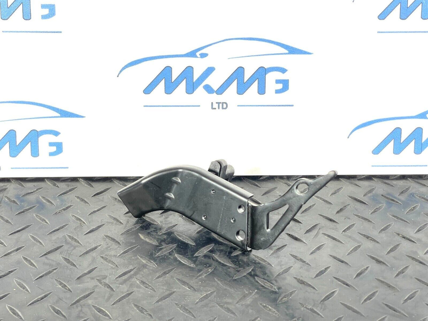16-19 AUDI A4 B9 AVANT REAR RIGHT DRIVER O/S BOOT PANEL BRACKET 8W9863584