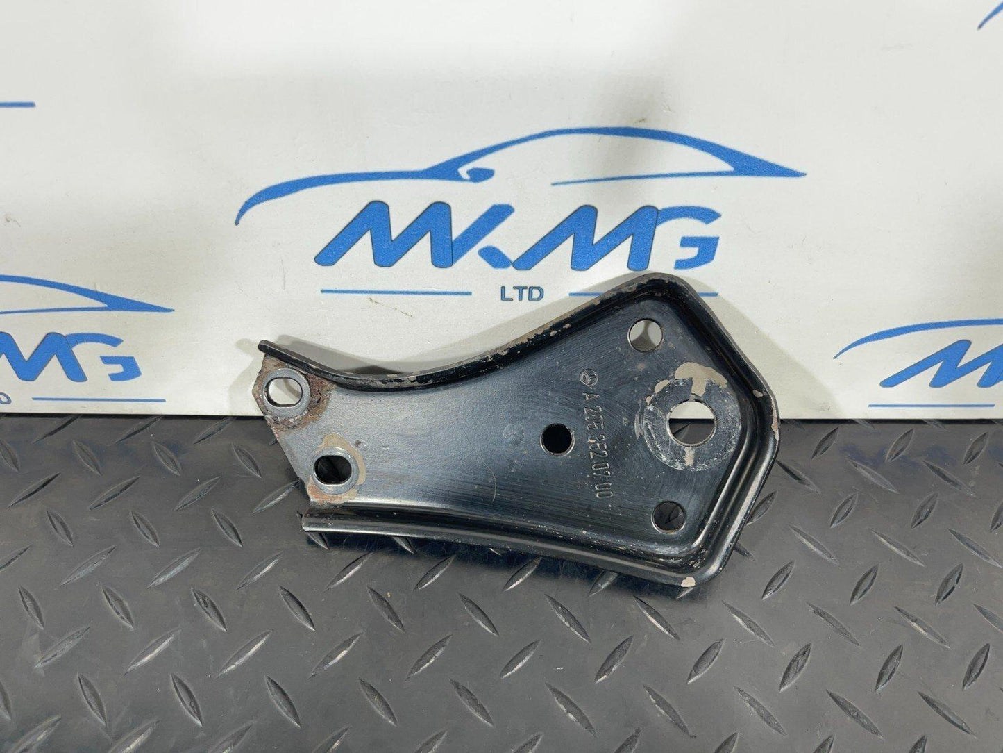 14-21 MERCEDES C-CLASS C350h W205 REAR AXLE SUBFRAME LEFT STOP PLATE A2053520700