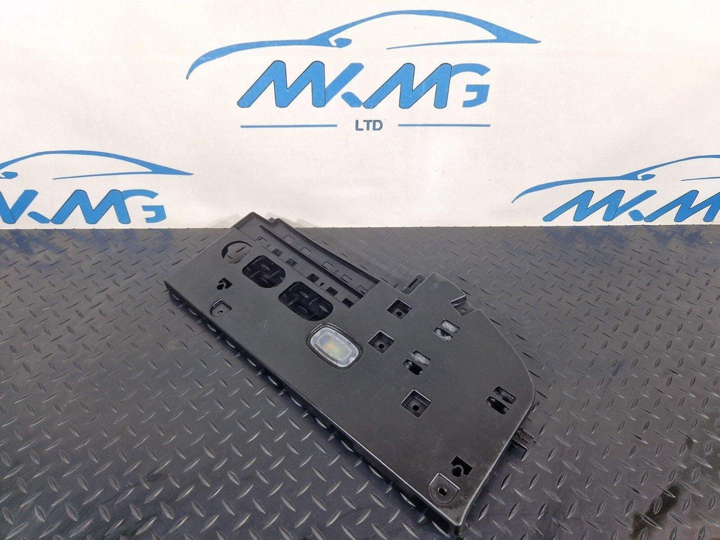19-ON MERCEDES B CLASS W247 FRONT LEFT DASHBOARD LOWER TRIM COVER A2476809000