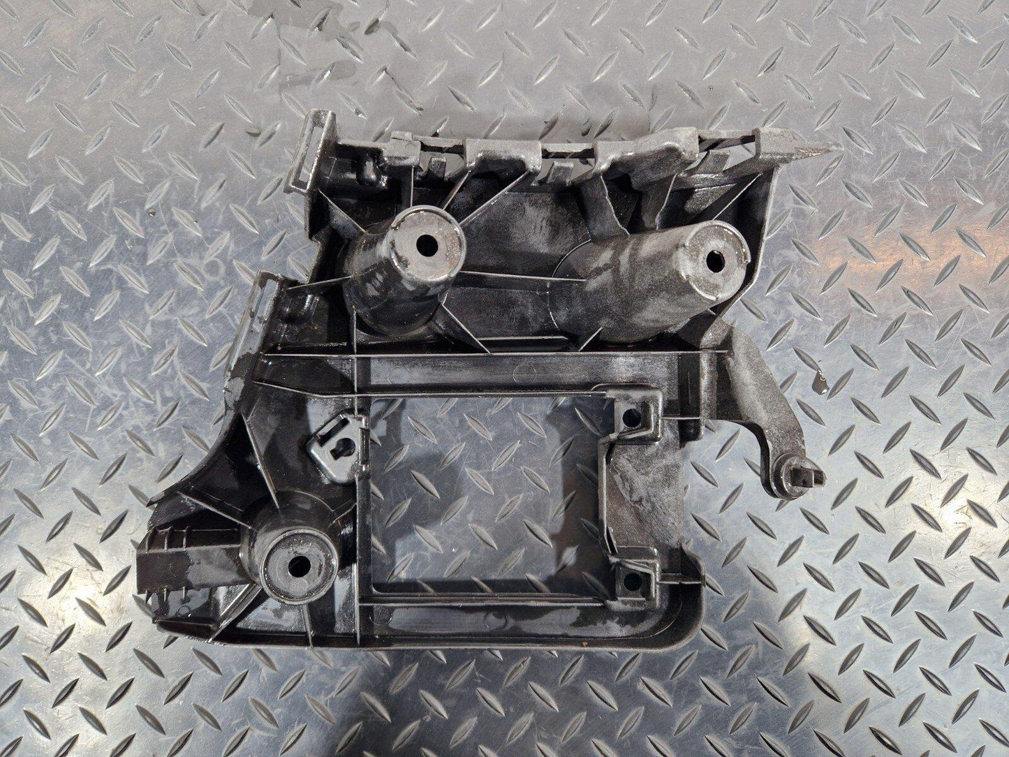 12-18 AUDI A6 C7 BUMPER MOUNT BRACKET REAR LEFT PASSENGER SIDE 4G5807393C