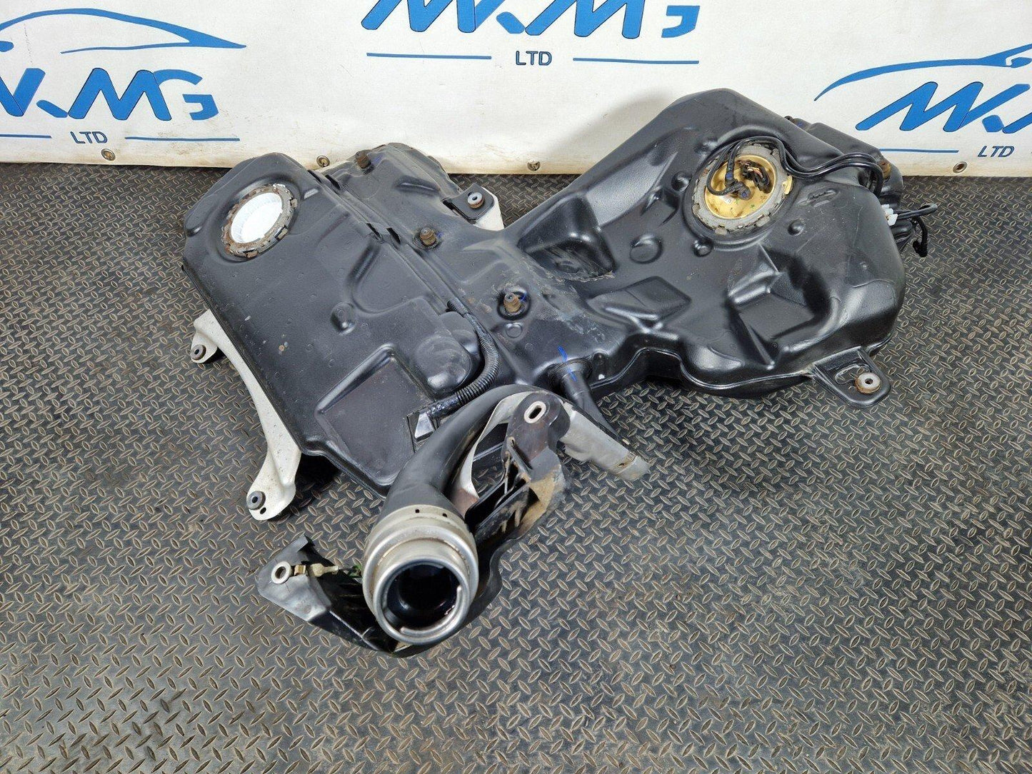 10-18 AUDI A7 4G S-LINE OEM FUEL TANK WITH PUMP & SENDER 4G8201021CD 4G0919050