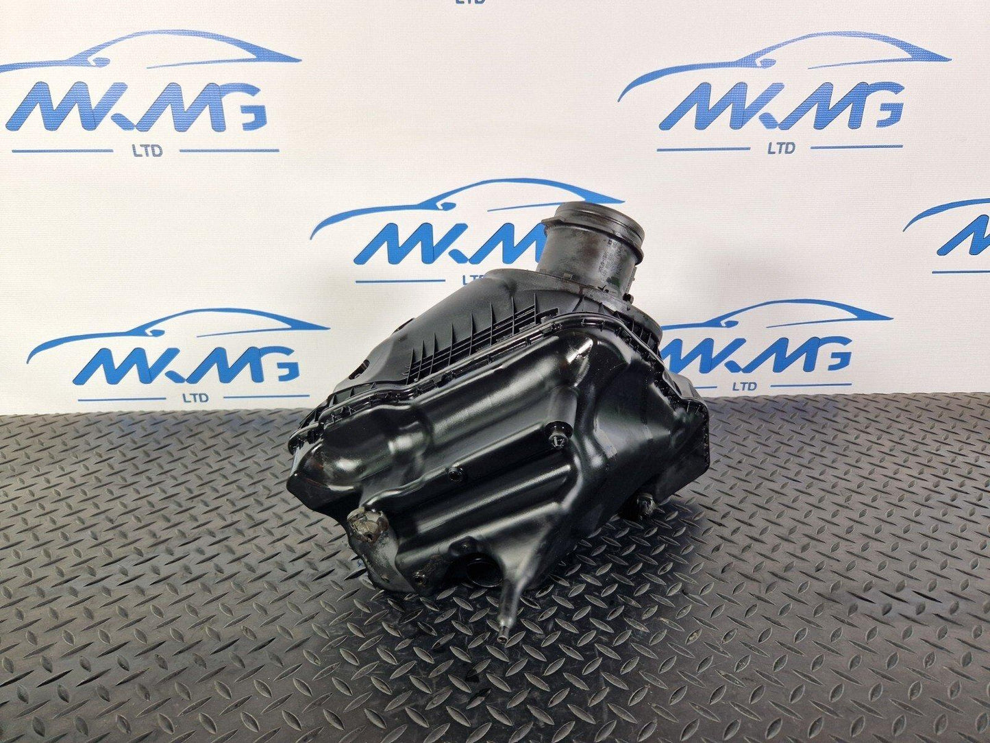 15-18 AUDI A7 4G OEM AIR FILTER HOUSING BOX 4G0133838AC