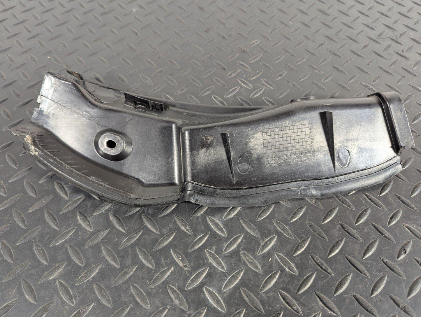 11-19 MERCEDES BENZ ML W166 GENUINE REAR RIGHT SIDE SEAL TRIM A1666910208