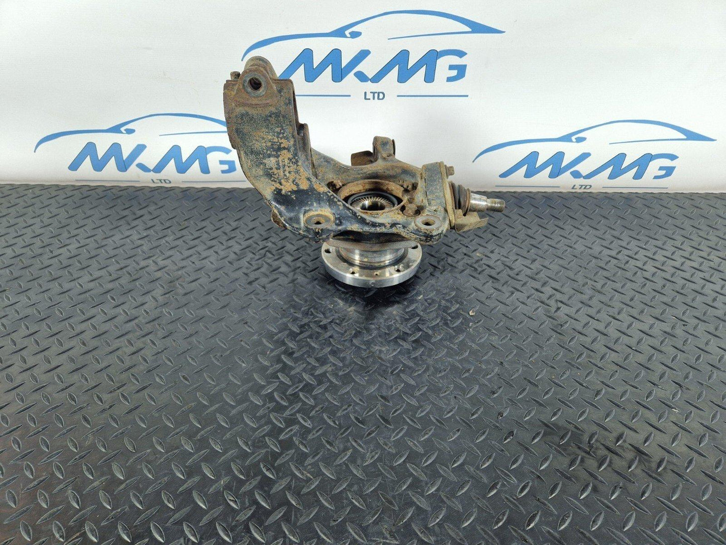 18-ON MERCEDES SPRINTER W910 FRONT RIGHT O/S WHEEL HUB & BEARING A9103320100