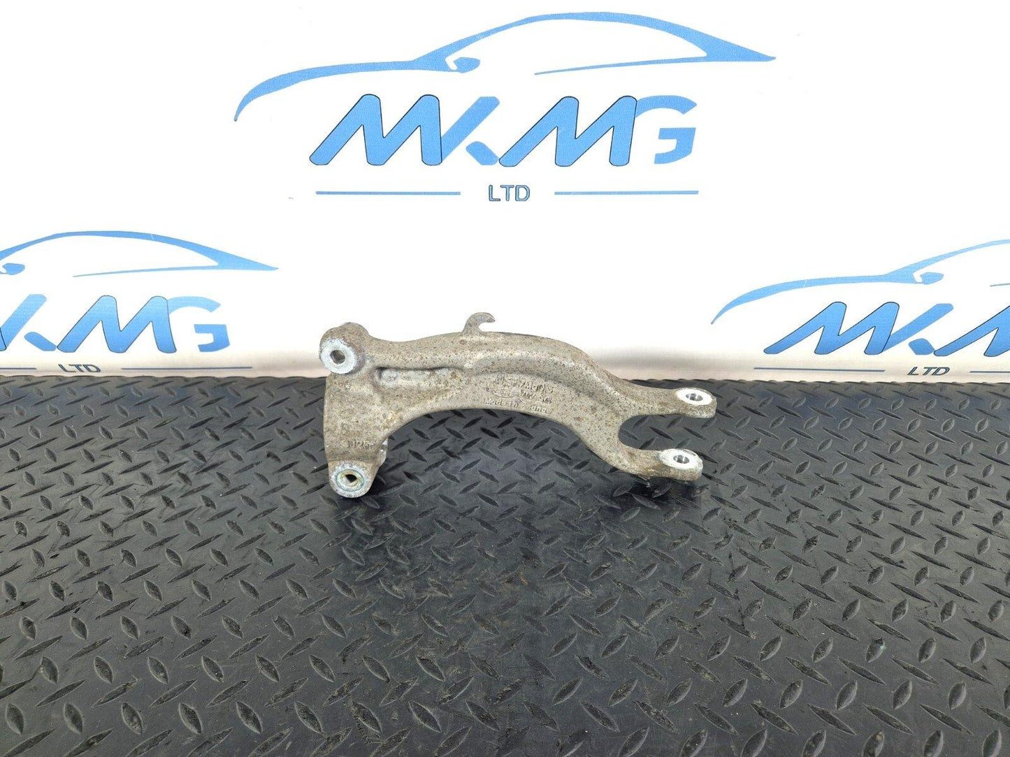 16-19 AUDI A4 B9 GENUINE FRONT LEFT SIDE SHOCK ABSORBER HOLDER 8W0037