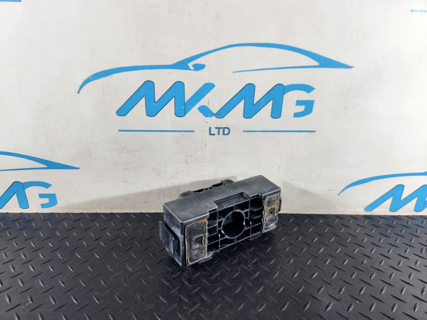 Mercedes-Benz Jack Support Mount X2 Genuine A1666900134