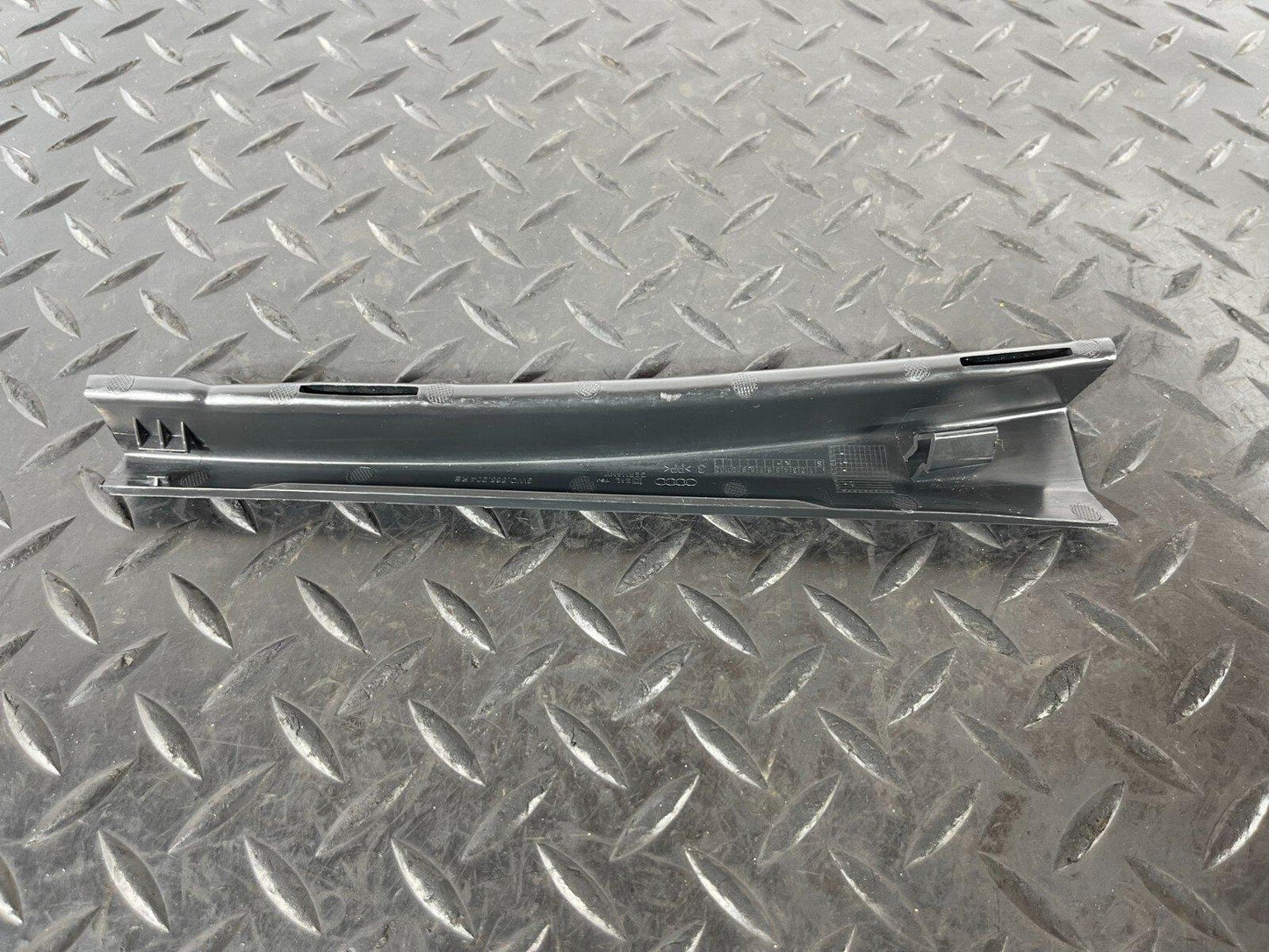 16-19 AUDI A4 B9 GENUINE RIGHT DRIVER SIDE A PILLAR BRACKET 8W0868204