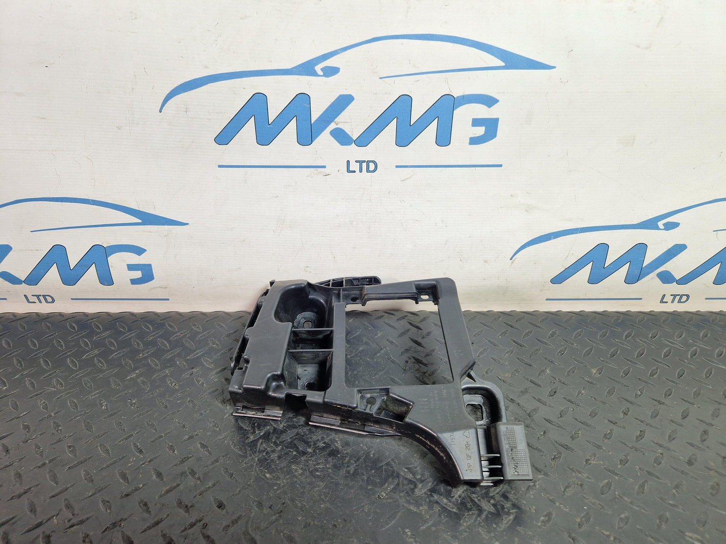 Audi A6 Allroad C7 Key Genuine Rear Right O/S Bumper Bracket Mount 4G9807394D