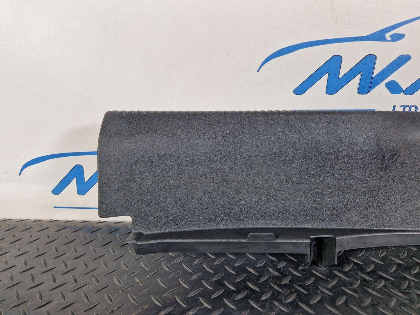16-19 AUDI A4 B9 GENUINE TAILGATE BOOT LOCK TRIM COVER SILL 8W5863471
