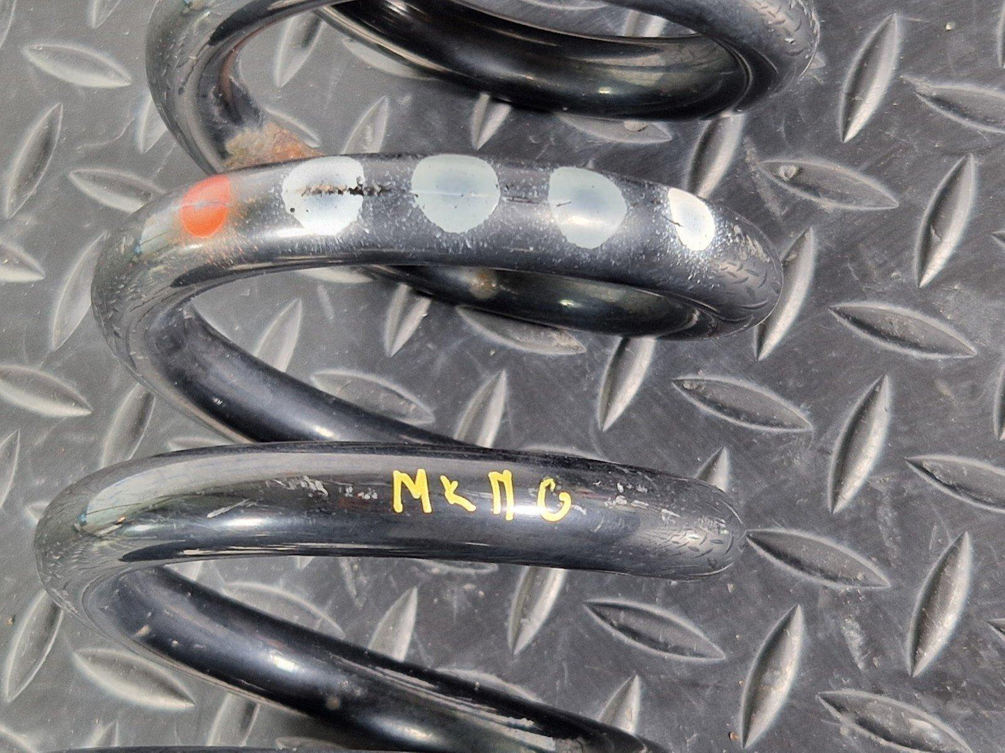14-21 MERCEDES BENZ C220d W205 REAR SPRING COIL LEFT & RIGHT A2053280337