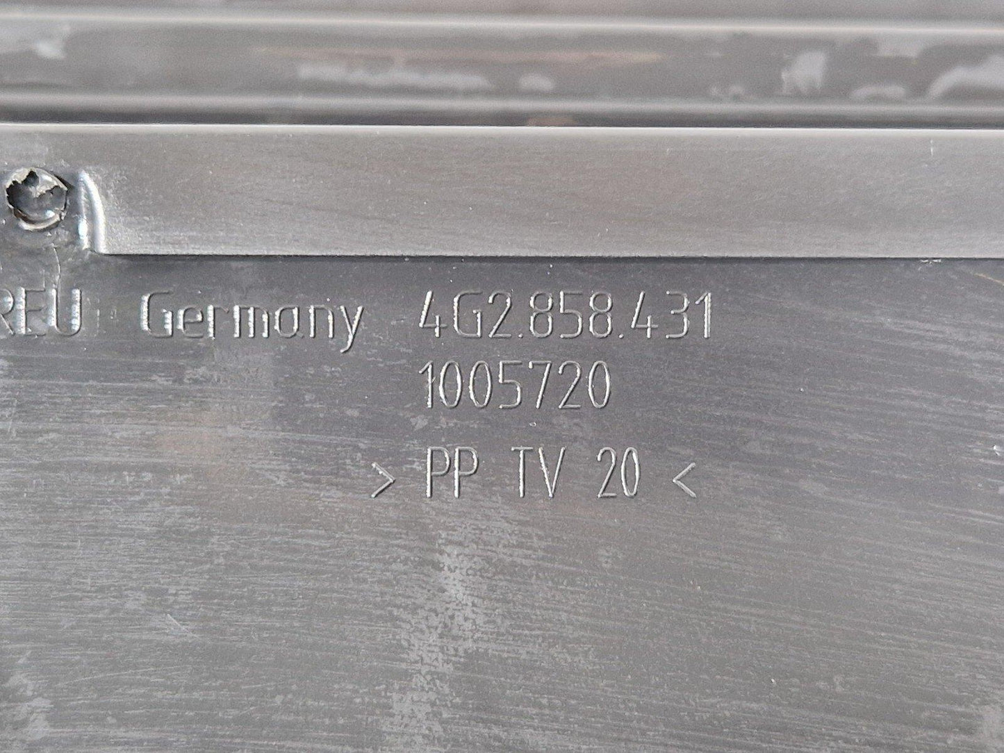 12-18 AUDI A6 C7 GENUINE AIR DUCT CHANNEL 4G2858431