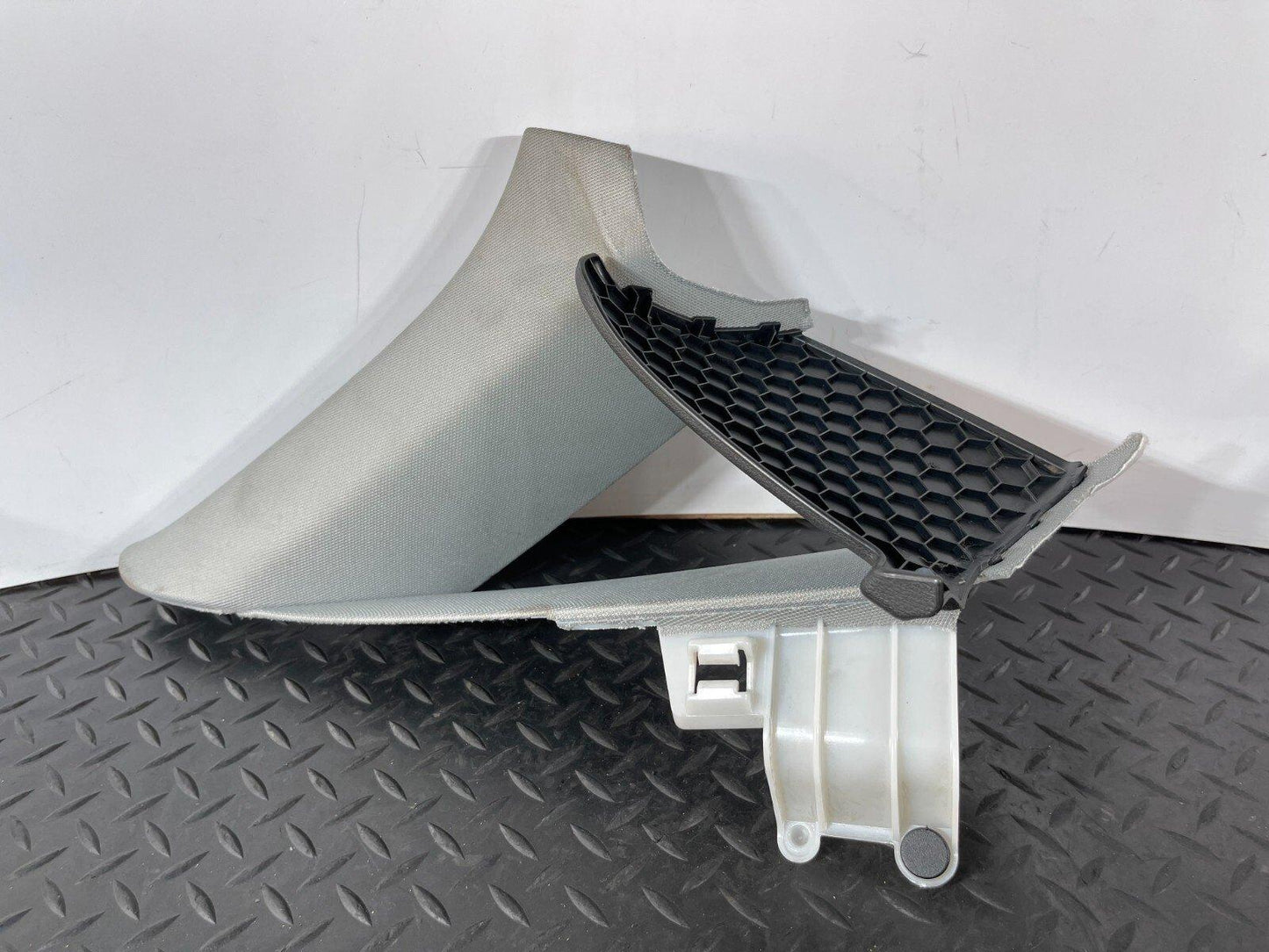 16-19 AUDI A4 B9 SALOON GENUINE REAR LEFT N/S C-PILLAR COMPLETE TRIM 8W5867287A