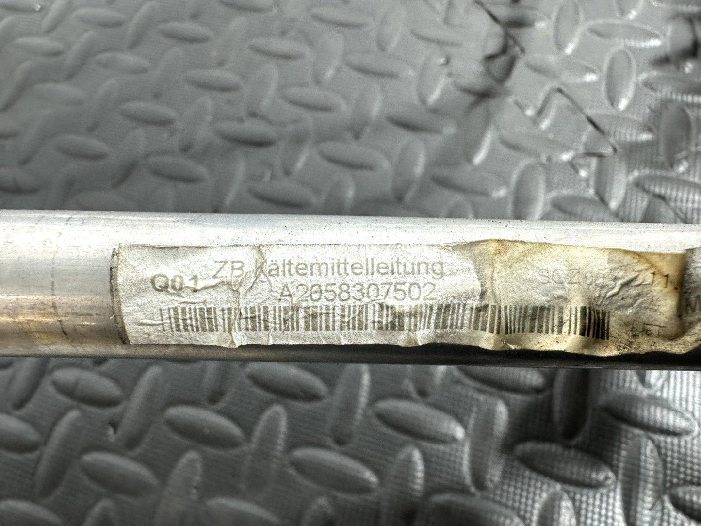 14-21 MERCEDES BENZ C300 W205 A/C PIPES & VALVE A2058307401 A2058307502