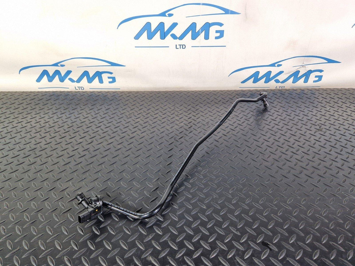 16-19 AUDI A4 AVANT B9 3.0 TDI S-LINE VACUUM HOSE PIPE 8W0611933G