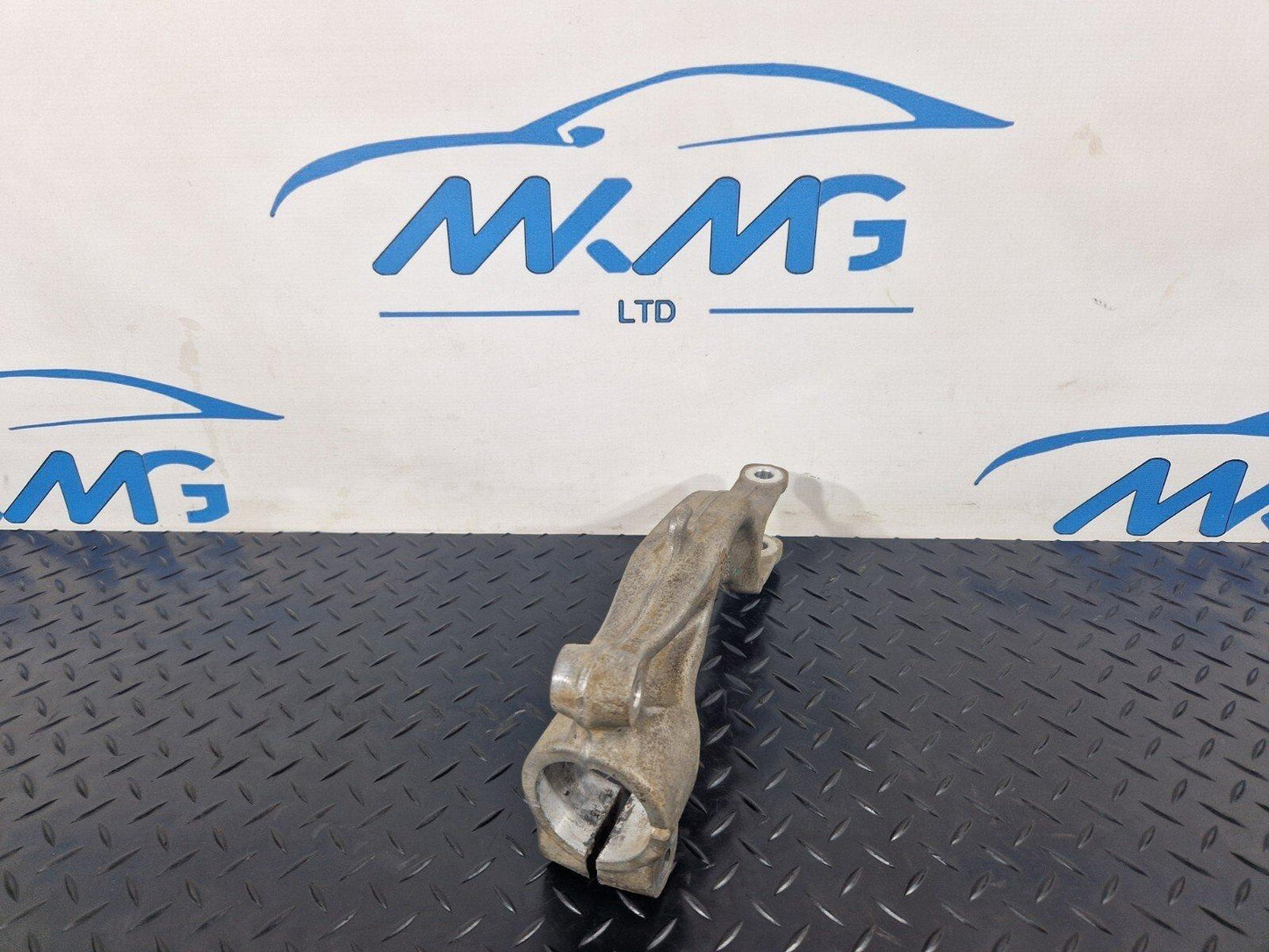 16-19 AUDI A4 B9 AVANT ULTRA SPORT FRONT RIGHT SIDE SHOCK ABSORBER HOLDER 8W0038