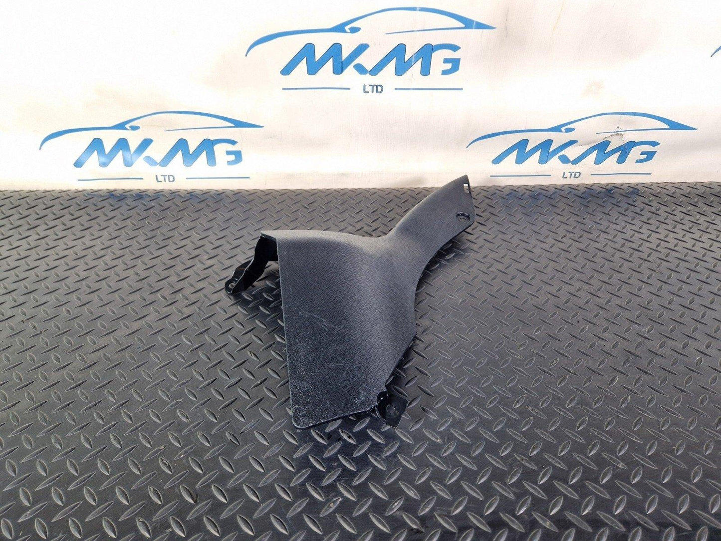 18-ON MERCEDES BENZ SPRINTER W907 W910 RIGHT FOOTWELL TRIM A9076880100